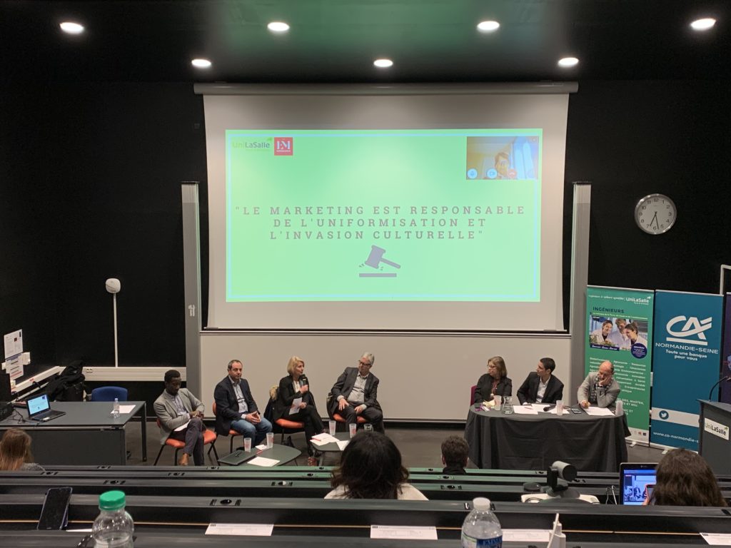 Florence DELOBEL défendant le marketing lors de la conférence organisée par Unilasalle.